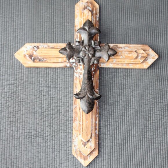 Hobby Lobby Shabby Chic Destressed Wood and Metal Cross - Picture 1 of 8
